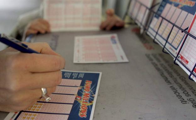 Un hombre es indemnizado por un error