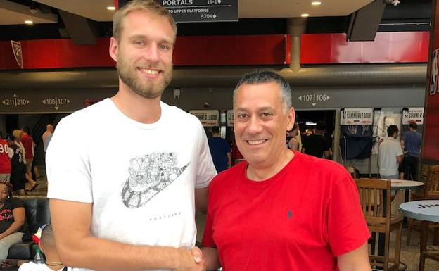 Calvin Hermanson: «Encajo perfectamente en el esquema de juego de Alejandro Martínez»