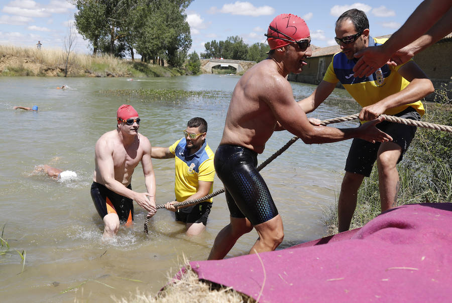 Travesía a nado en Paredes de Nava