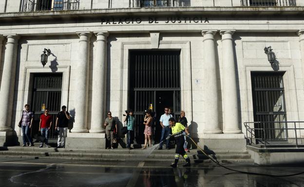 El Tribunal Supremo rebaja seis meses la condena al abogado de Valladolid que estafó 700.000 euros a un anciano