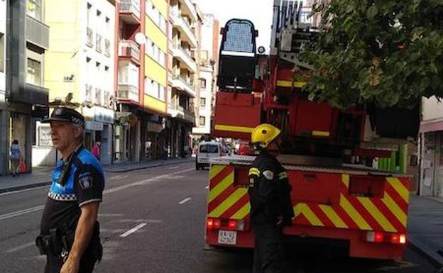 Rescatan a una mujer de 86 años atrapada en su domicilio tras sufrir una caída en Valladolid