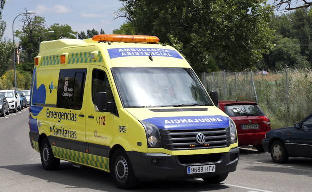 Herido un varón de 61 años al colisionar su motocicleta con un vehículo en Valladolid