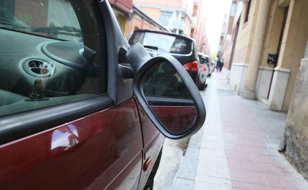 Detenido por romper los retrovisores de tres vehículos estacionados en las calles Gabilondo e Irún de Valladolid