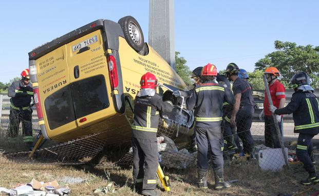 Muere el conductor de una furgoneta en Torquemada