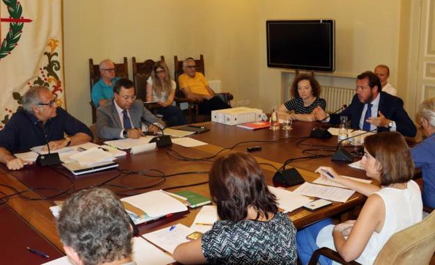 Óscar Puente condiciona la recuperación del soterramiento a que Fomento «ponga el dinero»