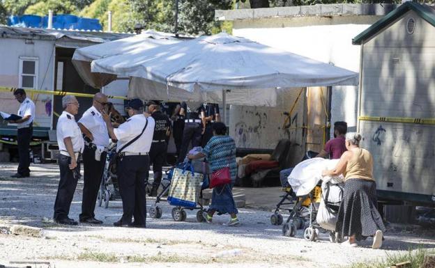 Desalojan el mayor campamento gitano de Roma