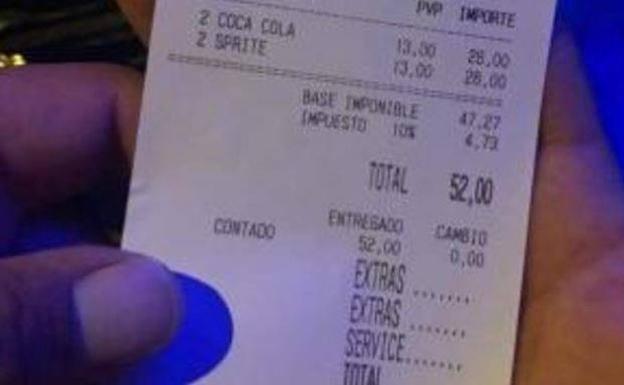 Cobran a 13 euros cada refresco en un bar de Ibiza