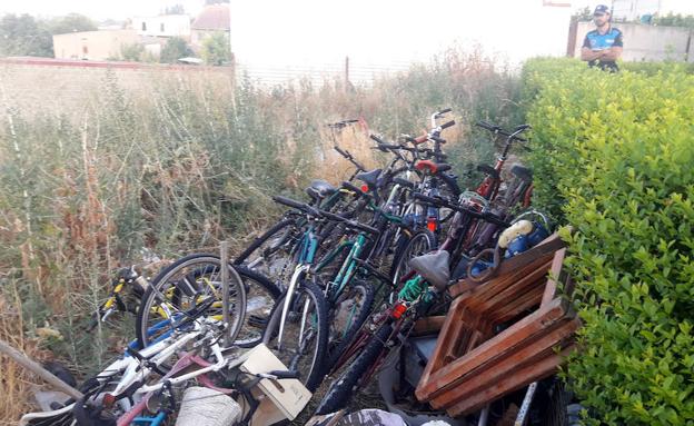 El Ayuntamiento de Valladolid retira 4.500 kilos de residuos domésticos y 36 bicicletas abandonadas