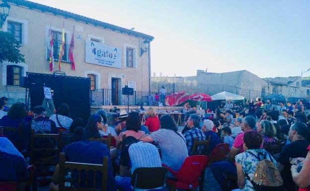 San Pelayo atrae a 2.500 personas en el festival de lucha contra la despoblación