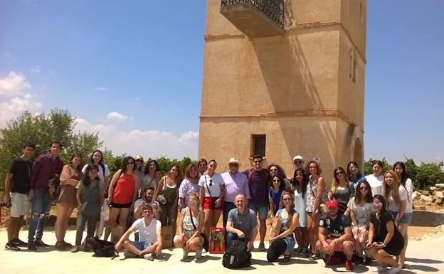 Los alumnos extranjeros de la Universidad Antonio Nebrija visitan la bodega Liberalia