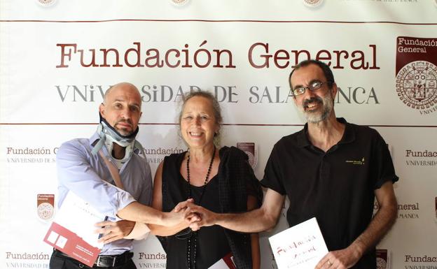 Usal y Arrayán firman un convenio para el estudio del bordado serrano