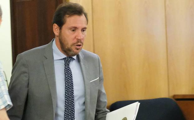 Óscar Puente cree que recurrir a De la Riva en las próximas elecciones mostraría «lo malito» que está el PP
