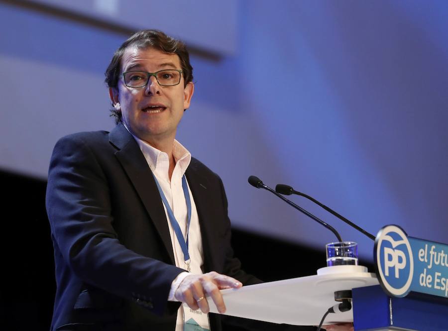 Mañueco pide a Puente que «deje de mirar al retrovisor» y de construir su proyecto «sobre el rencor al PP»