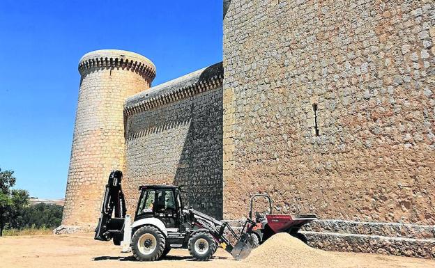 Torrelobatón acondiciona los accesos al castillo