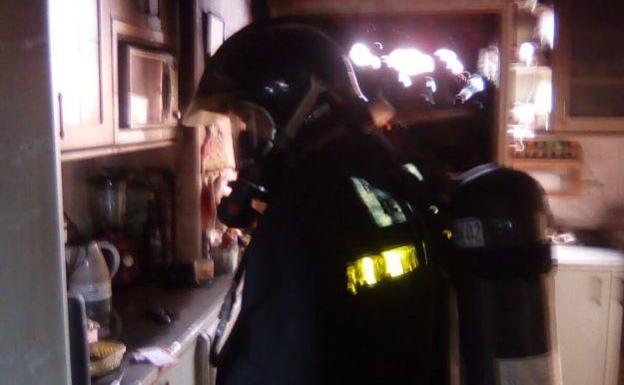 Arde una nevera en una casa en La Seca y un calentador en Íscar