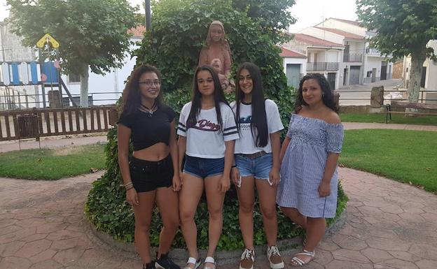 Las cinco Damas de las de Ledrada fiestas acarician el sueño de llegar a Reina