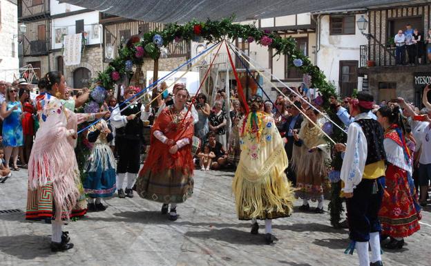 Danzas y relaciones en honor de Nuestra Señora la Virgen de las Nieves
