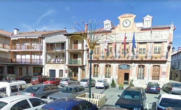 Arden 500 metros cuadrados de arbolado en Candeleda