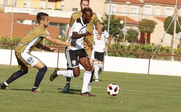El Salmantino se crece en la segunda parte para superar al San Agustín de Gudalix (3-0)