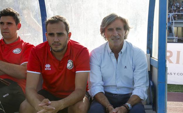 Roberto Aguirre: «Falta un jugador por llegar y hemos decidido en Unionistas que sea en el centro del campo»