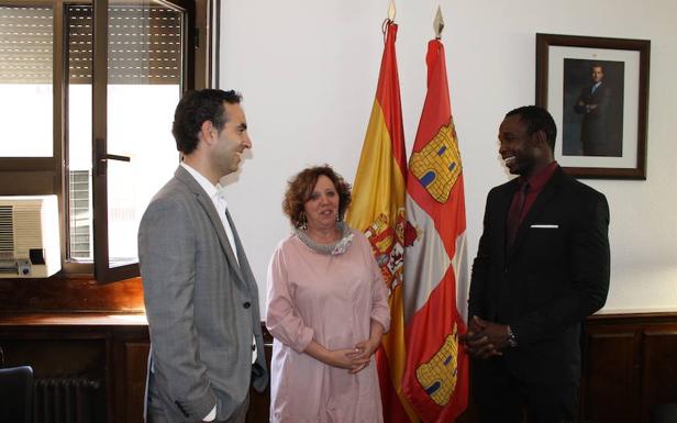 La subdelegada del Gobierno recibe a la Asociación de Senegaleses de la provincia de Salamanca