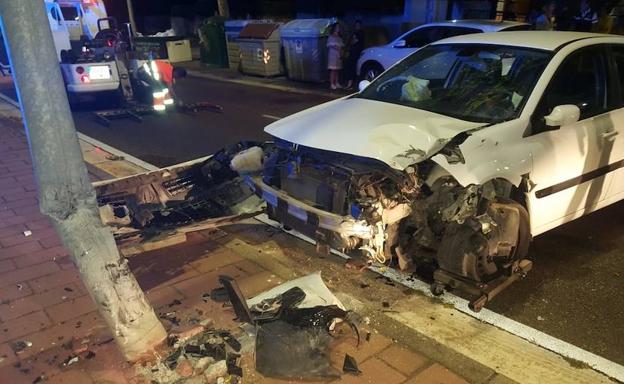 Un motorista, herido tras distraerse con un accidente y colisionar contra otro vehículo en Valladolid