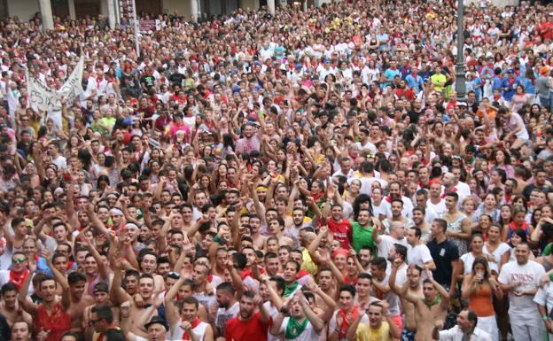 Las peñas oficiales vivirán el pregón festivo de Cuéllar en una zona reservada