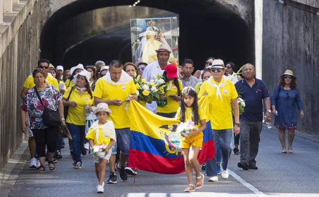 Ciento cincuenta ecuatorianos celebran la anual procesión a la Virgen del Cisne