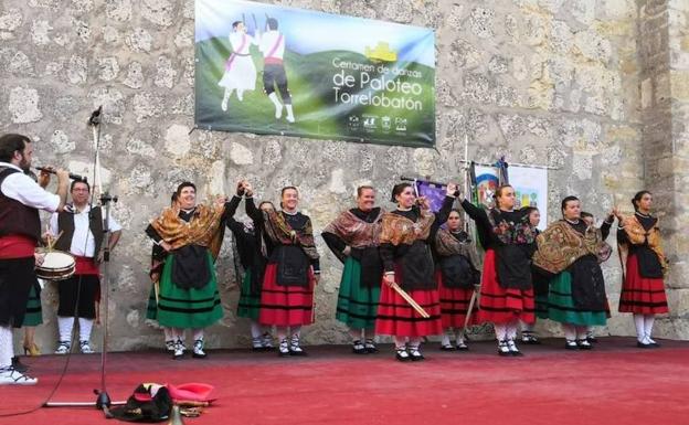 Danza de palos en memoria de Paco Pérez en Torrelobatón