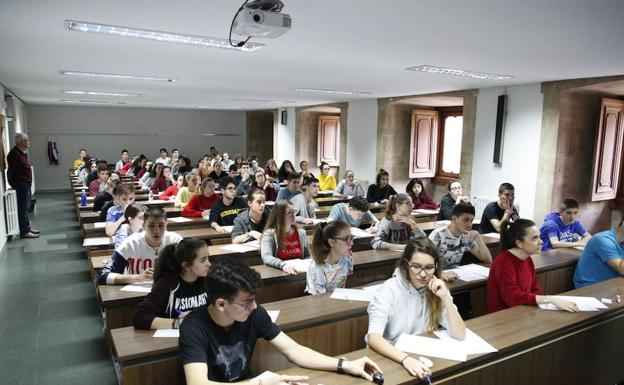 Más de 18.000 alumnos salmantinos recibieron beca para cursar sus estudios