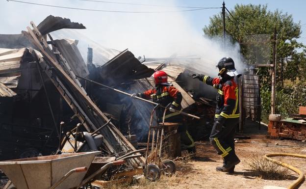Un incendio afecta a una pocilga y un caseto de la carretera de la Hiniesta en Zamora