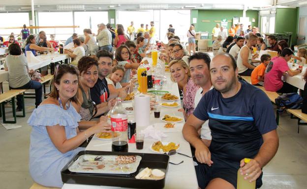 Doñinos de Salamanca y El Maíllo cierran las fiestas con una gran paella