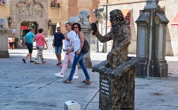 Las estatuas vivientes toman el centro de Ávila