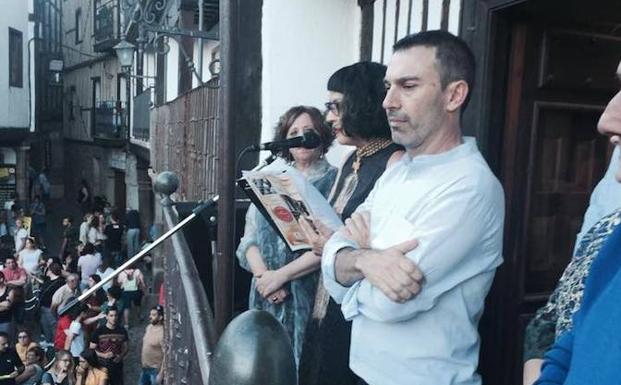 Fely Campo llena la Plaza de La Albera con su pregón