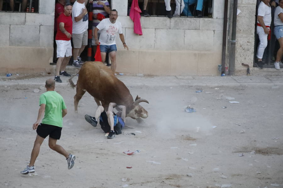 Revolcón en la capea vespertina de Peñafiel