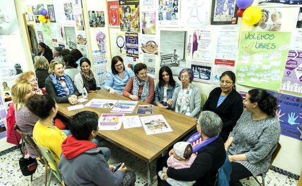 Las mujeres de La Rondilla logran apoyo para mantener su piso de atención a víctimas de maltrato