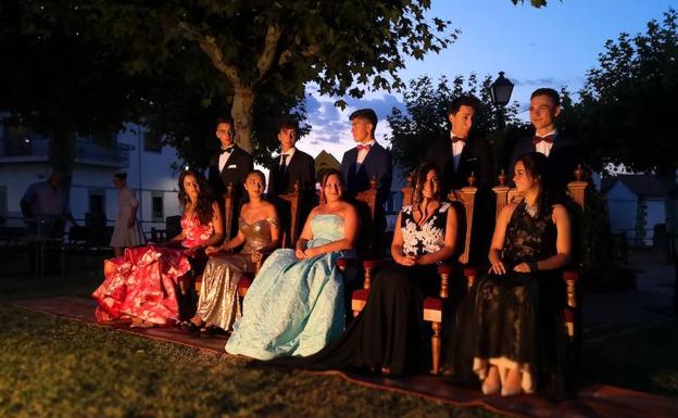 La procesión con San Roque da paso a la elección de la reina de las fiestas