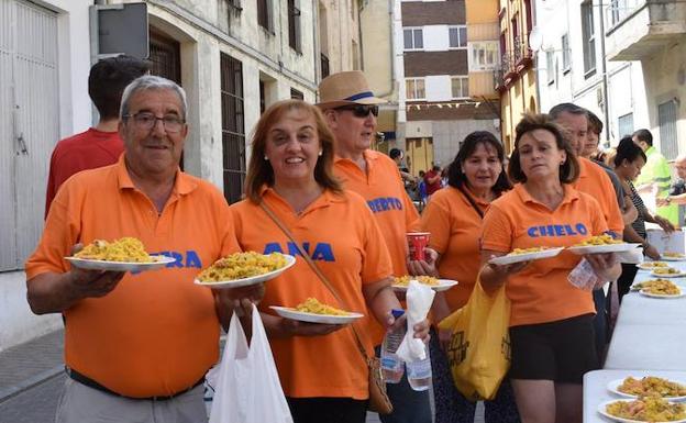 Los niños y las peñas toman las calles en una nueva jornada de las fiestas