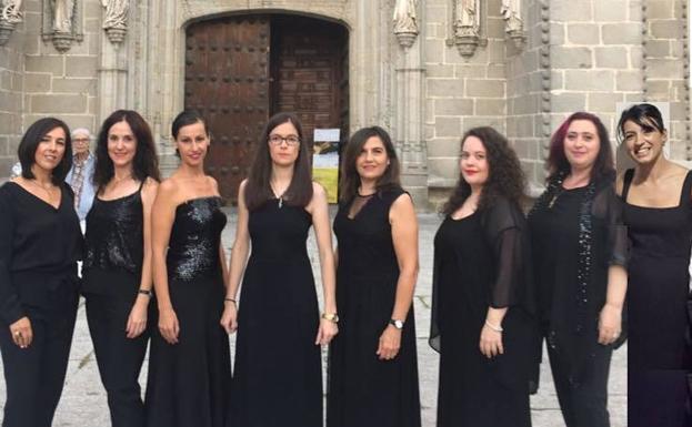 «La mayoría de directores y compositores son hombres pero hay más cantoras»