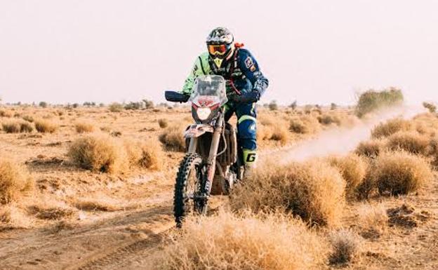 Lorenzo Santolino domina con autoridad la primera etapa de la Baja India