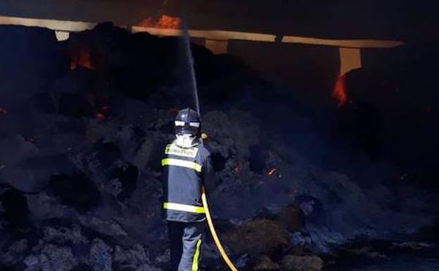 Se incendia una nave ganadera en el municipio vallisoletano de Barcial de la Loma