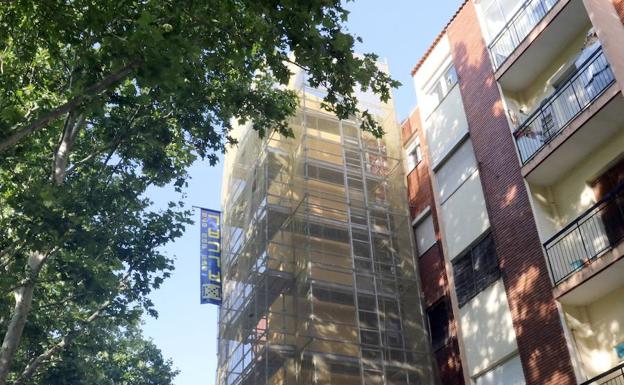 La Rubia se suma a los ascensores separados de la fachada tras el aval del TSJ