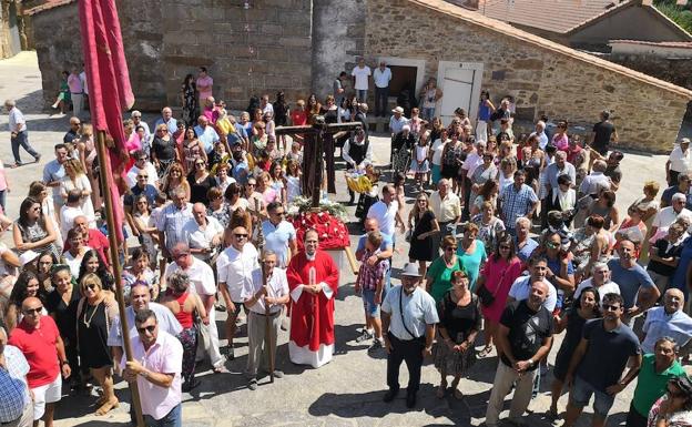 Bailes tradicionales y pregón de Mara Santos Benito en honor del Santo Cristo