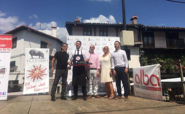 Alejandro Martín gana el III concurso nacional solidario de cortadores de jamón