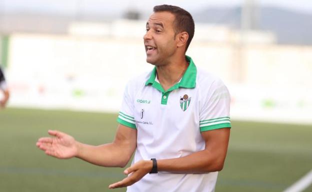 Ángel Sánchez: «La clave para que el CD Guijuelo siga tantos años aquí es diferenciarse del resto con un presupuesto más bajo»