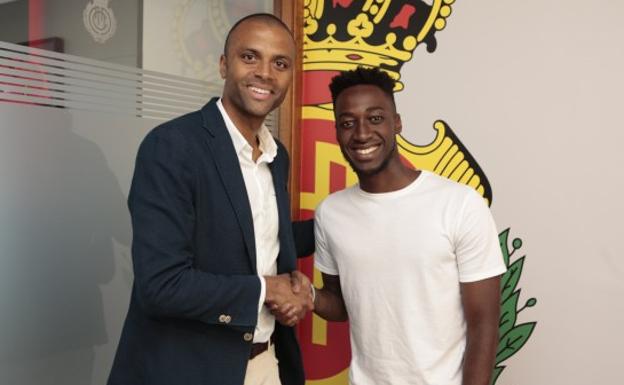 El extremo James Davis llega cedido al CD Guijuelo por el Real Mallorca