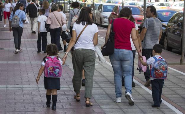 Las familias castellanas y leonesas se dejan 861 euros de media en la 'vuelta al cole'