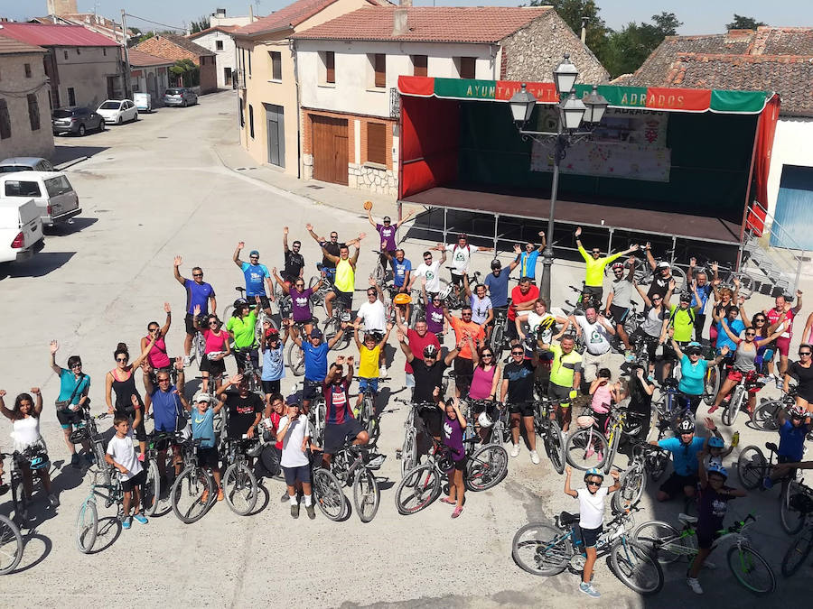 Casi cien personas participan en la ruta ciclista 'Interpueblos' en Adrados