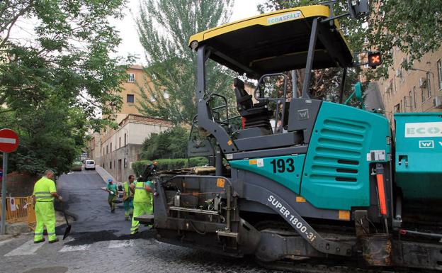 Avanzan las obras para arreglar los fallos del plan de asfaltado de 2017