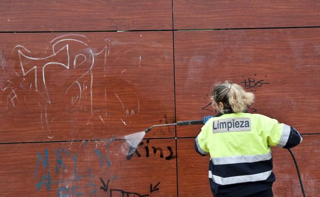 La ciudad destina 1.700 euros al día para reponer los daños por actos vandálicos